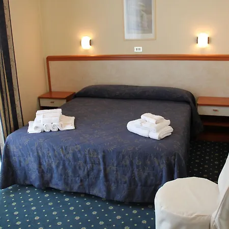 River Fronte Mare Con Piscina Hotel 3*