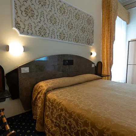 River Fronte Mare Con Piscina Rimini