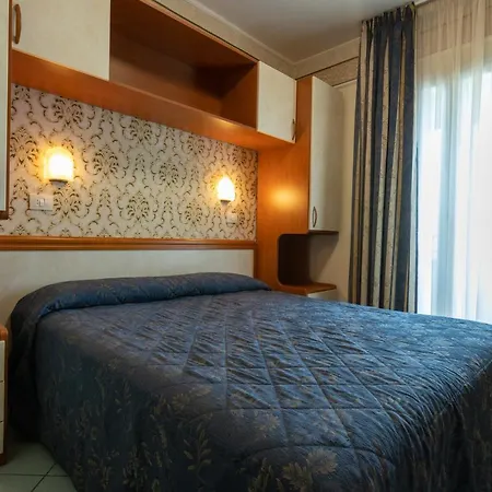 Hotel River Fronte Mare Con Piscina