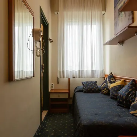 Hotel River Fronte Mare Con Piscina Rimini