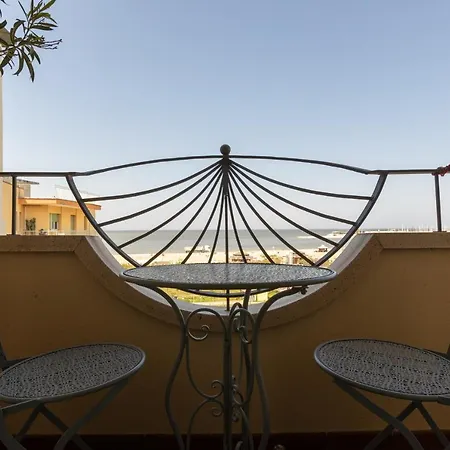 Otel River Fronte Mare Con Piscina