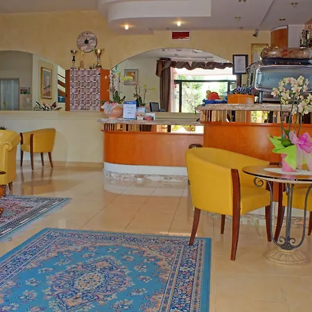 Hotel River Fronte Mare Con Piscina 3*