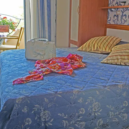 Otel River Fronte Mare Con Piscina