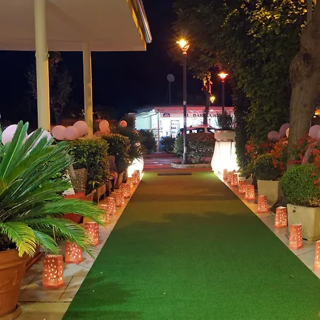 River Fronte Mare Con Piscina Hotel Rimini