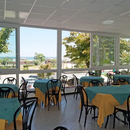 Hotel River Fronte Mare Con Piscina Rimini