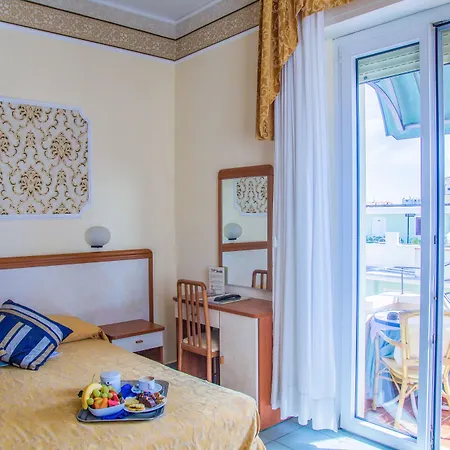 River Fronte Mare Con Piscina