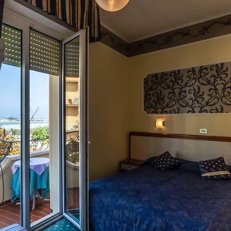 Otel River Fronte Mare Con Piscina Rimini