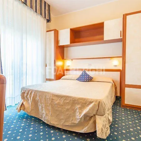 River Fronte Mare Con Piscina Hotel Rimini