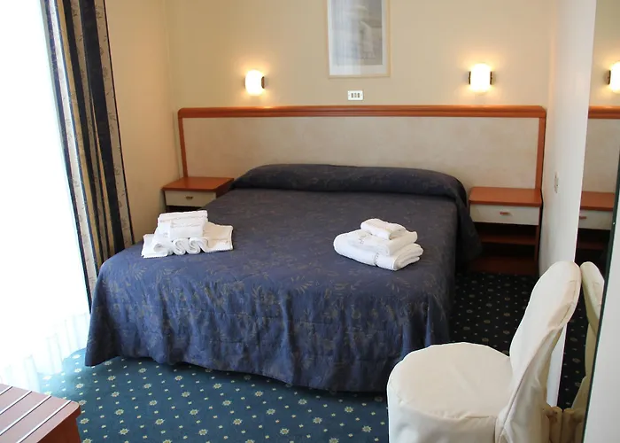 River Fronte Mare Con Piscina Hotel 3*