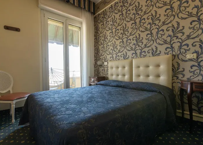 River Fronte Mare Con Piscina Hotel 3*