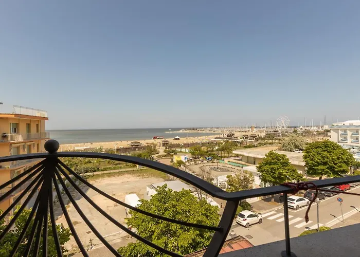 River Fronte Mare Con Piscina Rimini