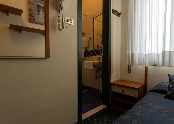 River Fronte Mare Con Piscina Hotel