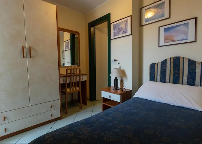 Hotel River Fronte Mare Con Piscina 3*