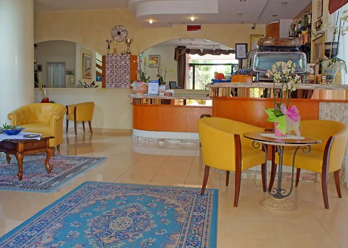 Hotel River Fronte Mare Con Piscina 3*