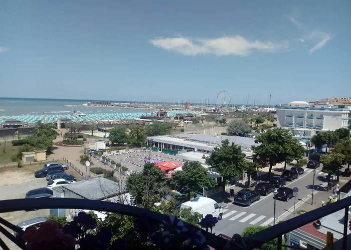 River Fronte Mare Con Piscina