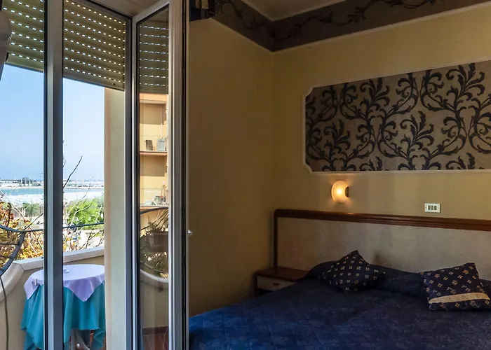 Hotel River Fronte Mare Con Piscina Rimini