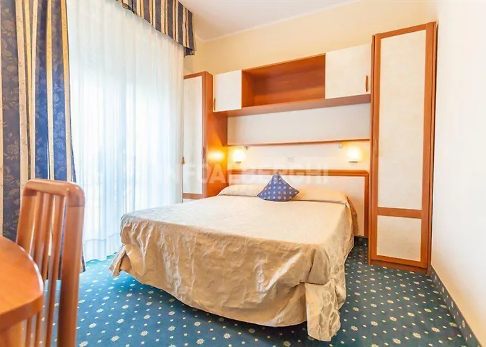 River Fronte Mare Con Piscina Hotel Rimini