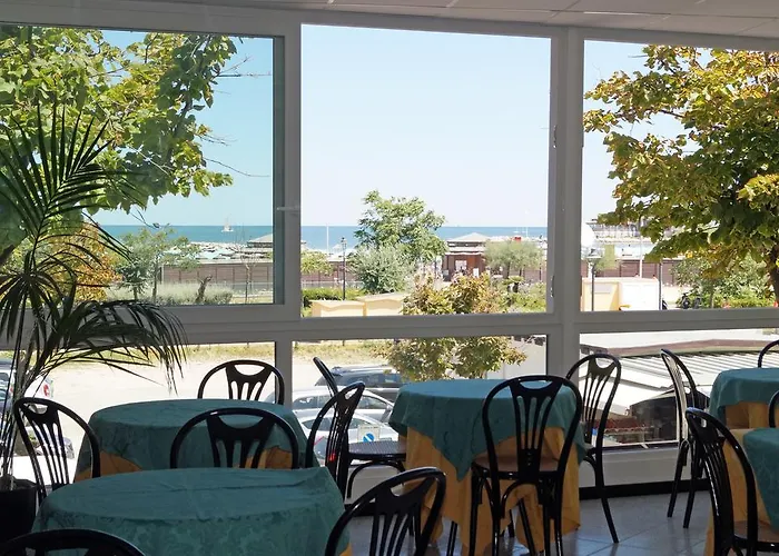 River Fronte Mare Con Piscina