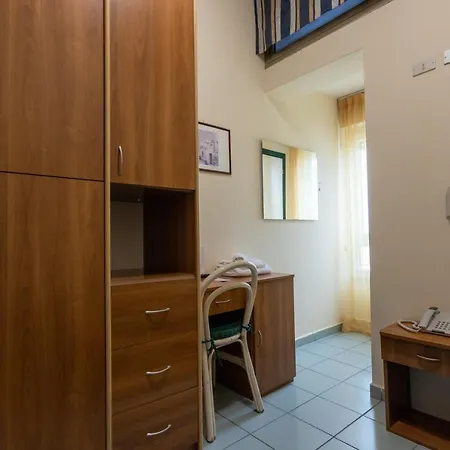 Szálloda River Fronte Mare Con Piscina 3*