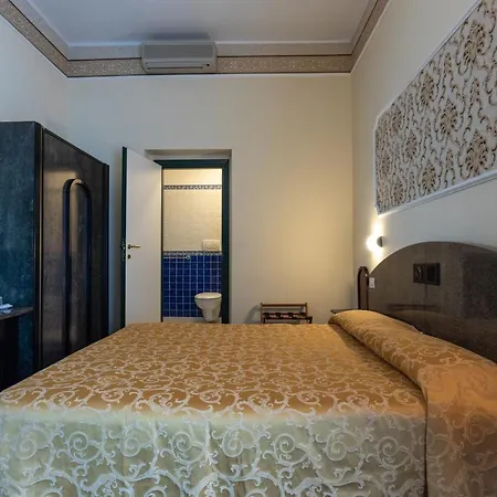 River Fronte Mare Con Piscina 3* Rimini