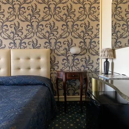 Szálloda River Fronte Mare Con Piscina