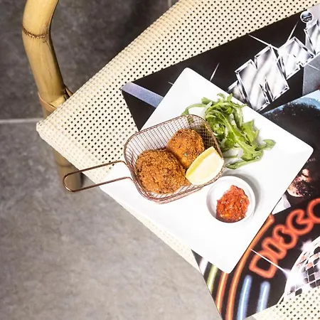 Szálloda River Fronte Mare Con Piscina 3*