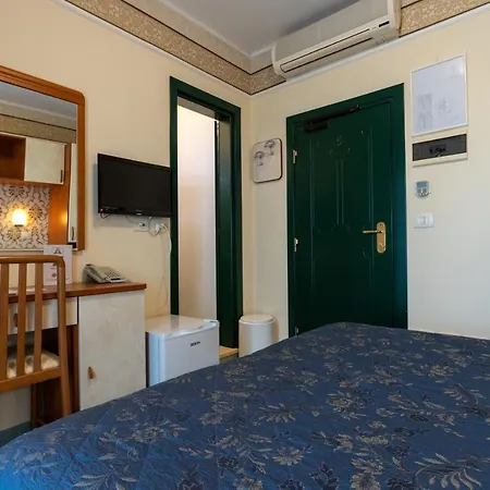 River Fronte Mare Con Piscina 3*