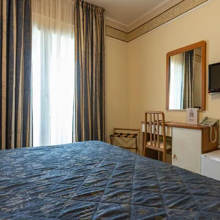 River Fronte Mare Con Piscina Rimini