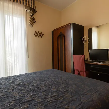 River Fronte Mare Con Piscina 3*