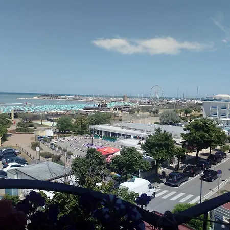River Fronte Mare Con Piscina