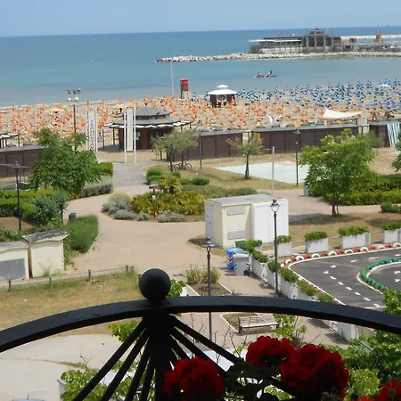 River Fronte Mare Con Piscina Szálloda Rimini