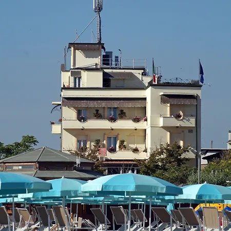 Hotel River Fronte Mare Con Piscina 3*
