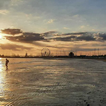 River Fronte Mare Con Piscina Hotel