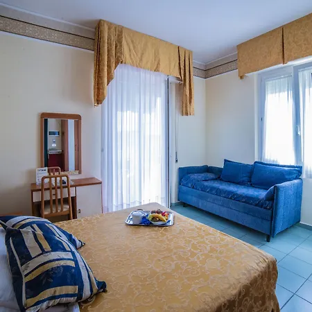 River Fronte Mare Con Piscina Hotell Rimini