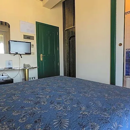 Hotel River Fronte Mare Con Piscina Rimini
