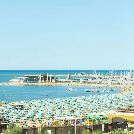 Hotel River Fronte Mare Con Piscina