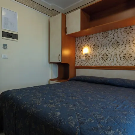 Hotel River Fronte Mare Con Piscina