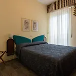 Hotel River Fronte Mare Con Piscina 3*