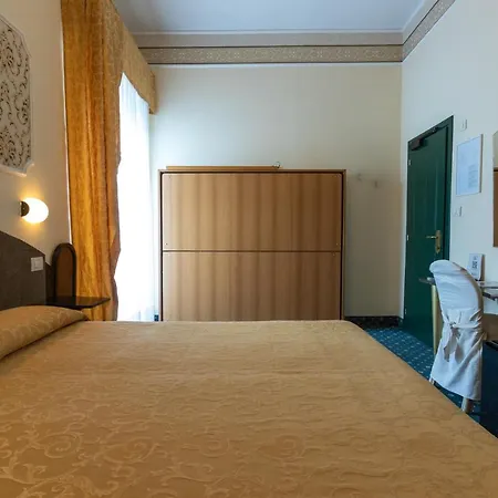 River Fronte Mare Con Piscina Hotell 3*