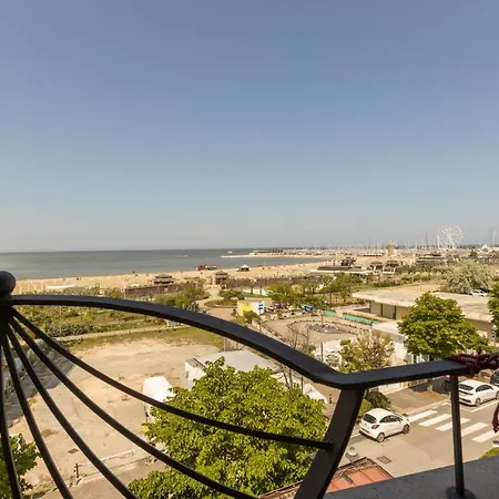 River Fronte Mare Con Piscina Rimini