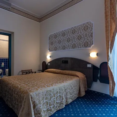 River Fronte Mare Con Piscina 3*