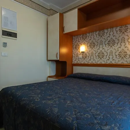 River Fronte Mare Con Piscina 3*