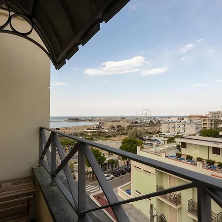 River Fronte Mare Con Piscina Hotell Rimini