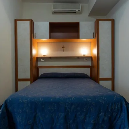 River Fronte Mare Con Piscina