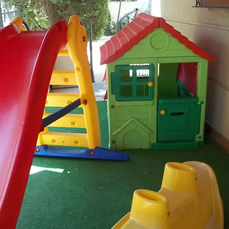 酒店 River Fronte Mare Con Piscina 里米尼