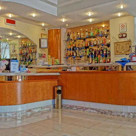 River Fronte Mare Con Piscina 里米尼