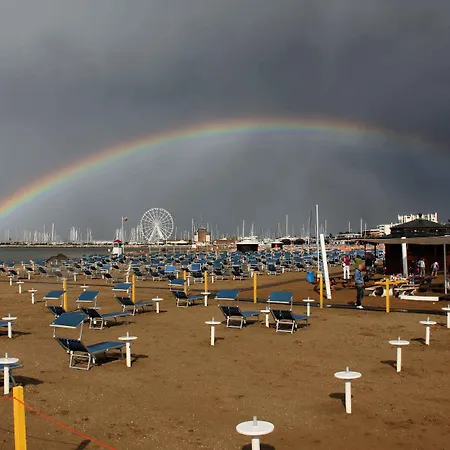 River Fronte Mare Con Piscina Szálloda 3*