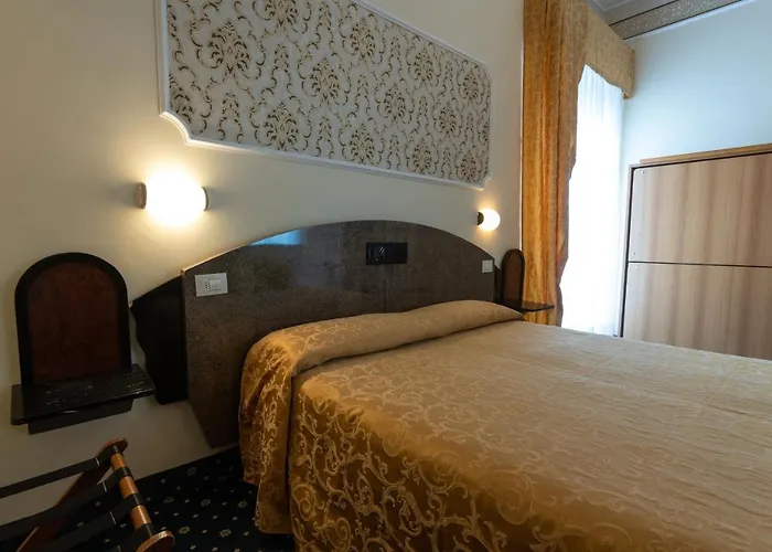 River Fronte Mare Con Piscina 里米尼