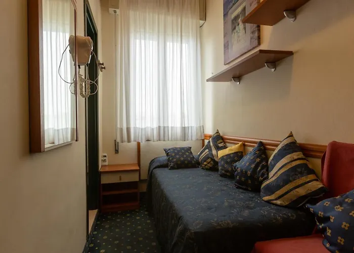 Hotell River Fronte Mare Con Piscina 3*