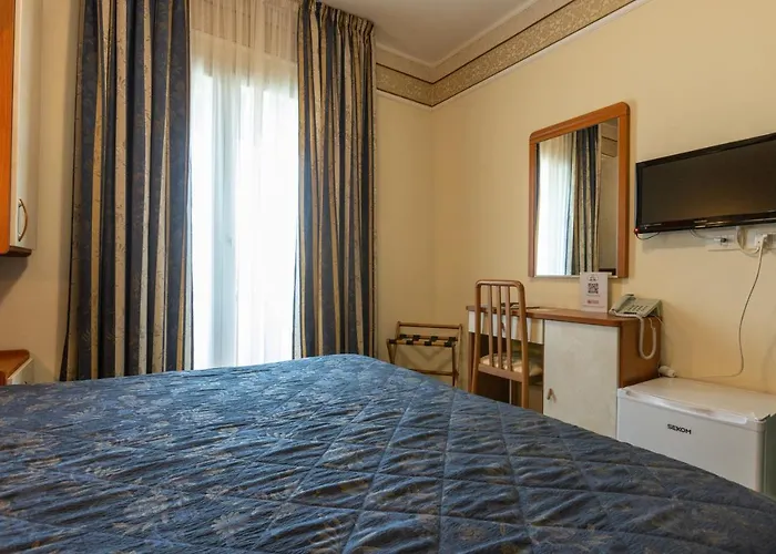 River Fronte Mare Con Piscina Rimini